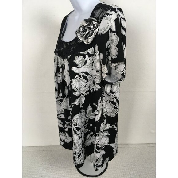Jaclyn Smith Women Top Size 2X Black White Floral Blouse w 3D Flower on Neckline - Picture 5 of 13